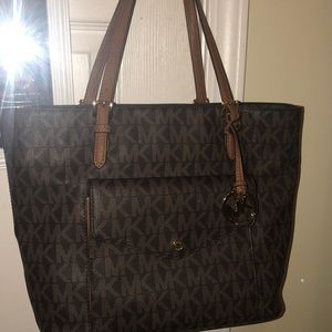Michael Kors jet tote with large front wallet 🎀